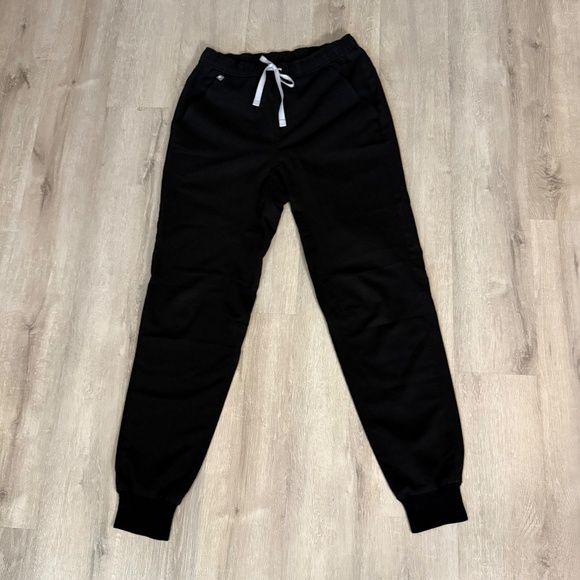 FIGS Women’s Black High Waisted Zamora Jogger & Casma two pocket Scrub top Small - Picture 2 of 13